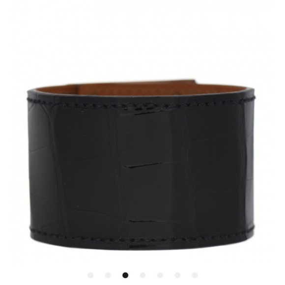 SOLD! SOLD!
Hermes alligator cuff bracelet guaranteed authentic f 42 - Picture 3 of 7
